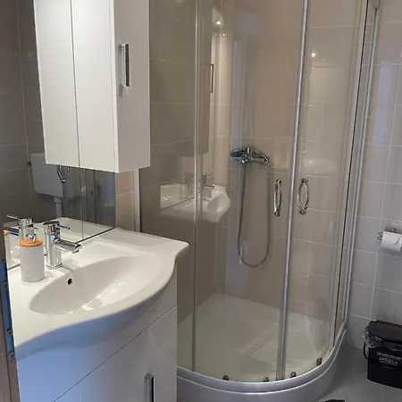 Apartma Pri Cesarjevih *