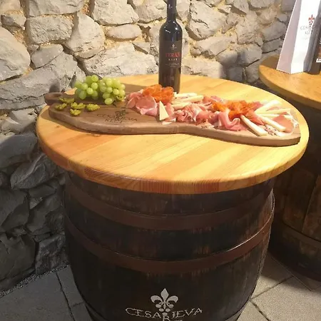 Apartman Apartma Pri Cesarjevih Sezana