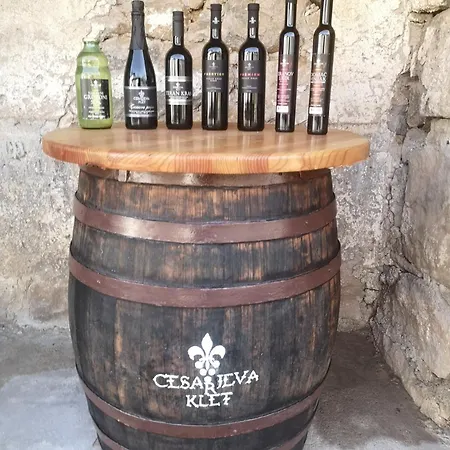 Apartman Apartma Pri Cesarjevih Sezana