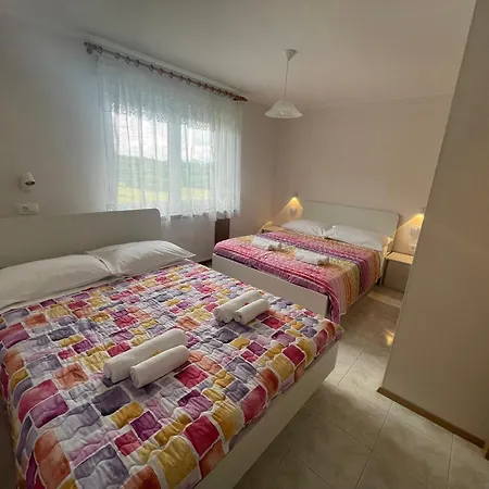 Apartma Pri Cesarjevih *