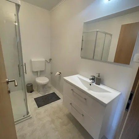 Apartma Pri Cesarjevih Sezana