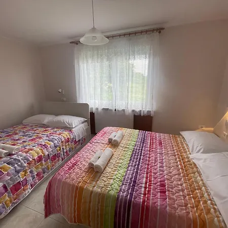 Apartma Pri Cesarjevih Apartma Sezana