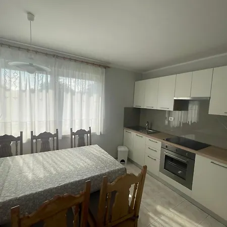 Apartma Pri Cesarjevih * Sezana