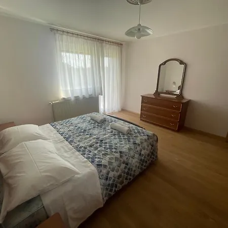 Apartma Pri Cesarjevih דירה Sežana