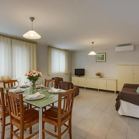 شقة Apartma Pri Cesarjevih