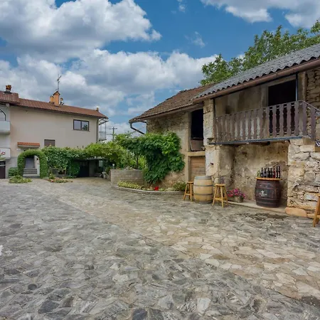 شقة Apartma Pri Cesarjevih *