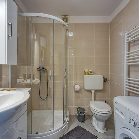 شقة Apartma Pri Cesarjevih *