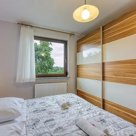 Apartma Pri Cesarjevih * Sezana