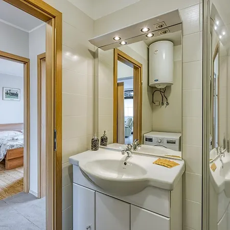 Apartma Pri Cesarjevih *