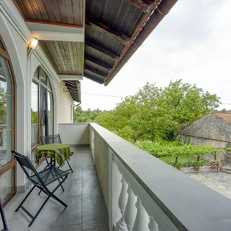 Apartma Pri Cesarjevih Sezana