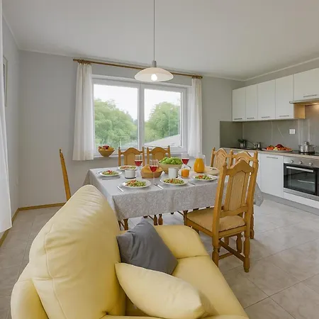 Apartma Pri Cesarjevih *