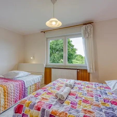 Apartma Pri Cesarjevih * Sezana