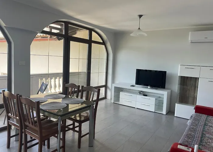 Apartma Pri Cesarjevih شقة