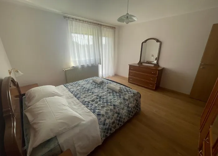 Apartma Pri Cesarjevih דירה Sežana